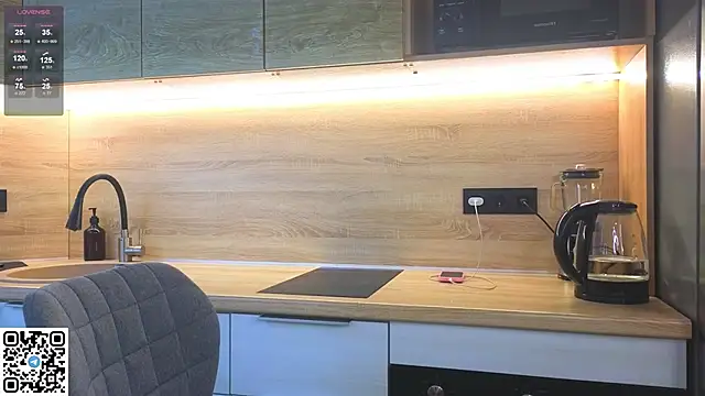 miss bubbles  online show from 10-15-25, 01:04