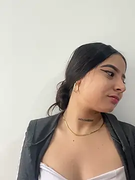 AlliceWinter online show from 10-27-25, 01:23