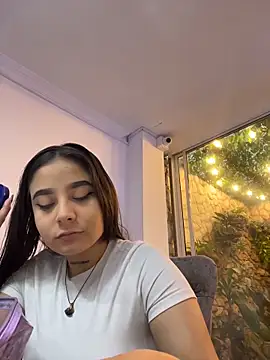 AlliceWinter online show from 11-19-25, 01:22