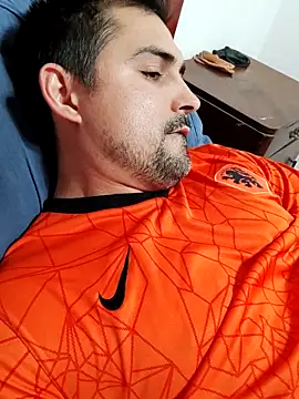 Bradd 32 online show from 11-21-25, 01:48