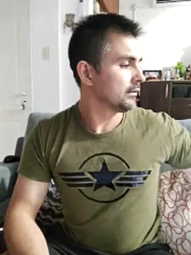 Bradd 32 online show from 12-20-25, 02:14