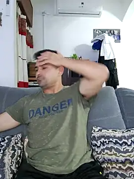 Bradd 32 online show from 12-18-25, 03:11