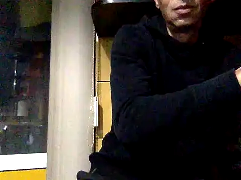 Snapshot of adiluci1 chatting on 10-26-25, 02:56 adiluci1 online show from 10-26-25, 02:56