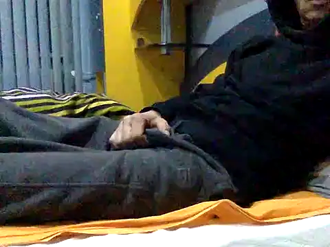 Snapshot of adiluci1 chatting on 12-14-25, 03:46 adiluci1 online show from 12-14-25, 03:46