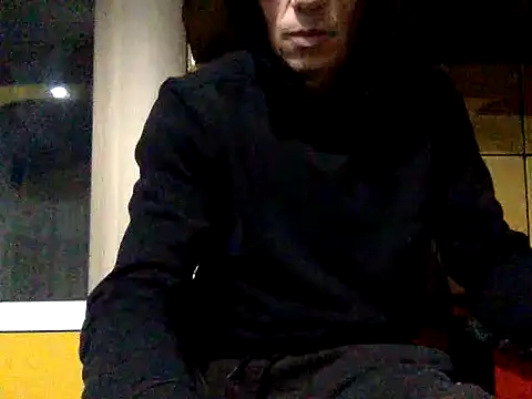 Snapshot of adiluci1 chatting on 12-21-25, 05:58 adiluci1 online show from 12-21-25, 05:58