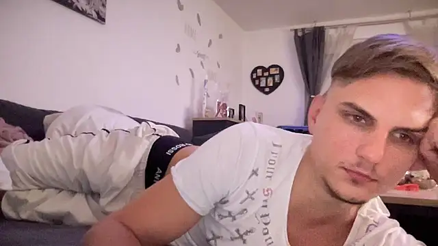 Sweetbooy90 online show from 10-03-25, 09:27