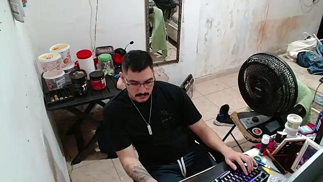 Leonino231 online show from 12-21-25, 05:25