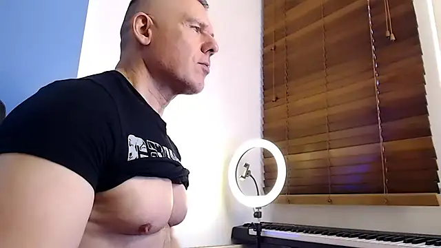 tomfoxcam online show from 10-03-25, 05:53