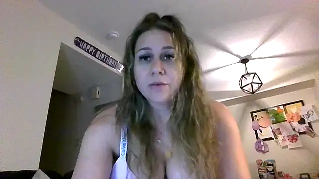 Snapshot of thedevinemama chatting on 07-12-26, 02:56 thedevinemama online show from 07-12-26, 02:56