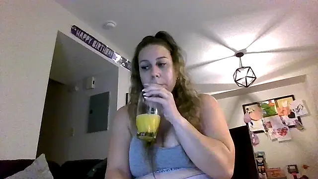 Snapshot of thedevinemama chatting on 07-13-26, 02:00 thedevinemama online show from 07-13-26, 02:00