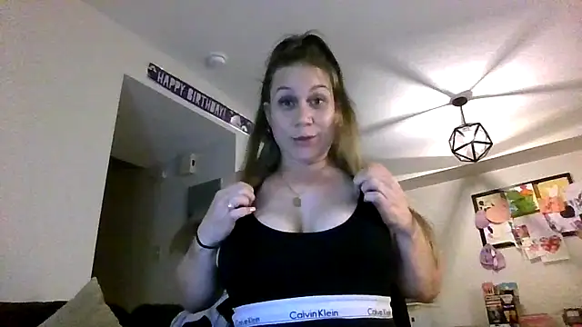 Snapshot of thedevinemama chatting on 07-01-26, 02:23 thedevinemama online show from 07-01-26, 02:23