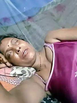 Snapshot of Savita992 chatting on 07-12-26, 07:26 Savita992 online show from 07-12-26, 07:26