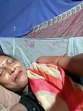 Snapshot of Savita992 chatting on 07-08-26, 08:59 Savita992 online show from 07-08-26, 08:59