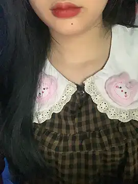 Linhtruong  online show from 11-18-25, 04:27