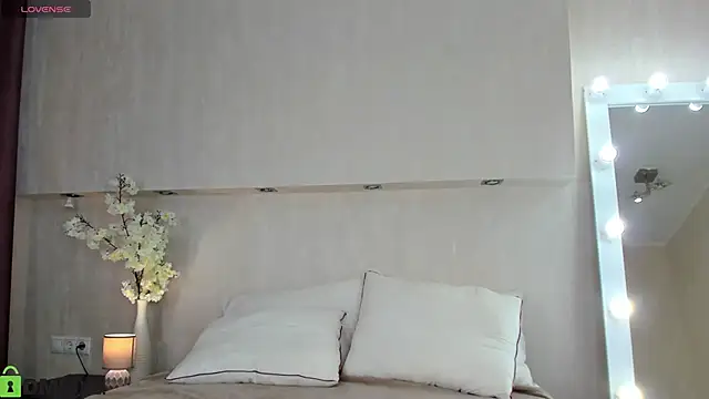 Adelina Bliss online show from 05-31-26, 09:37