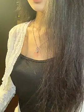 Snapshot of Nhinhi18 chatting on 05-18-26, 04:12 Nhinhi18 online show from 05-18-26, 04:12