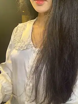 Snapshot of Nhinhi18 chatting on 05-11-26, 04:04 Nhinhi18 online show from 05-11-26, 04:04