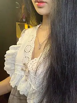 Nhinhi18 online show from 04-14-26, 03:17