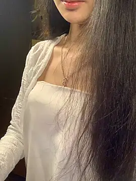 Snapshot of Nhinhi18 chatting on 05-19-26, 04:14 Nhinhi18 online show from 05-19-26, 04:14