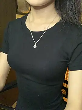 Snapshot of Nhinhi18 chatting on 07-27-26, 02:35 Nhinhi18 online show from 07-27-26, 02:35