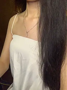 Snapshot of Nhinhi18 chatting on 06-15-26, 03:23 Nhinhi18 online show from 06-15-26, 03:23