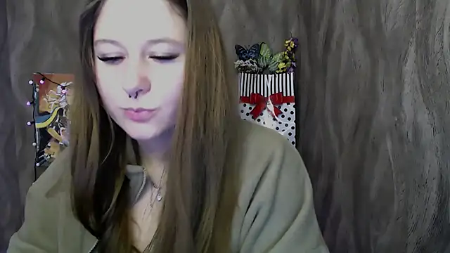 Snapshot of Linda_S_ chatting on 10-10-25, 12:28 Linda S online show from 10-10-25, 12:28