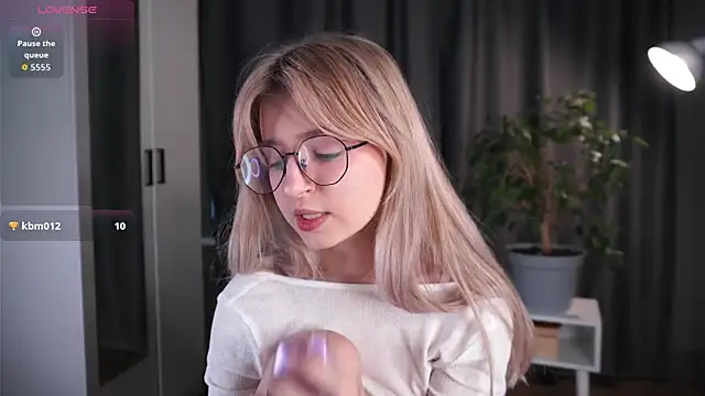 zegoii online show from 10-28-25, 01:32