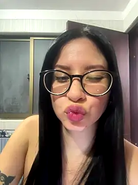 lucy grey25 online show from 12-17-25, 01:10