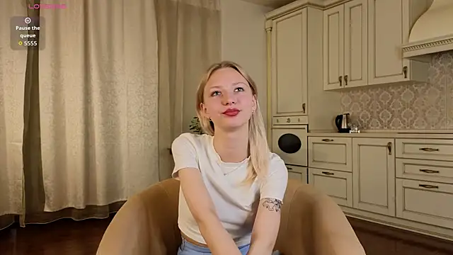 Snapshot of KatieFoulk chatting on 10-10-25, 03:13 KatieFoulk online show from 10-10-25, 03:13