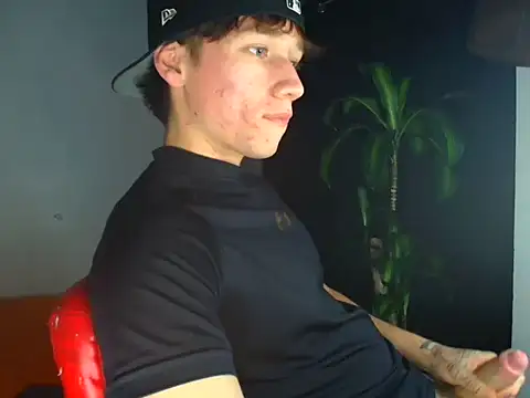 Snapshot of Logan_sixxer chatting on 11-14-25, 11:08 Logan sixxer online show from 11-14-25, 11:08