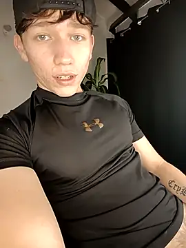 Snapshot of Logan_sixxer chatting on 10-18-25, 08:44 Logan sixxer online show from 10-18-25, 08:44