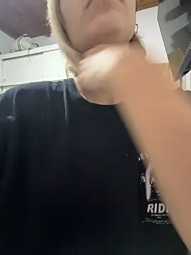 Babylovetiernax online show from 04-15-26, 01:55