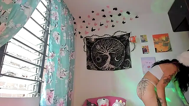 Snapshot of Sweet_mim_ chatting on 07-25-26, 10:38 Sweet mim online show from 07-25-26, 10:38