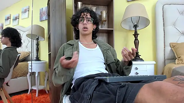 Snapshot of Ibratxandy chatting on 12-01-25, 07:37 Ibratxandy online show from 12-01-25, 07:37