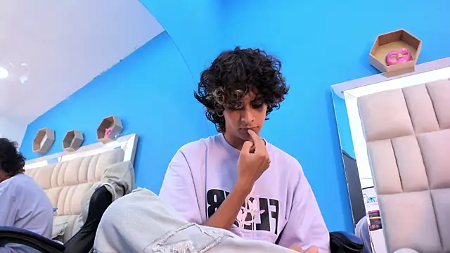 Snapshot of Ibratxandy chatting on 10-12-25, 12:17 Ibratxandy online show from 10-12-25, 12:17