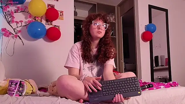 Snapshot of Sharon_Black chatting on 07-12-26, 12:22 Sharon Black online show from 07-12-26, 12:22