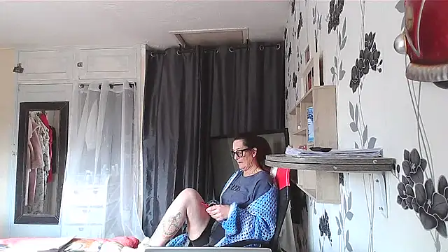 Mistress-Ivy51 online show from 04-20-26, 12:41