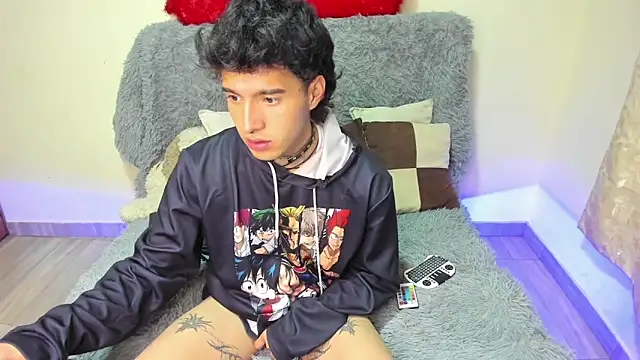 Snapshot of _viollette_ chatting on 10-21-25, 12:43  viollette  online show from 10-21-25, 12:43