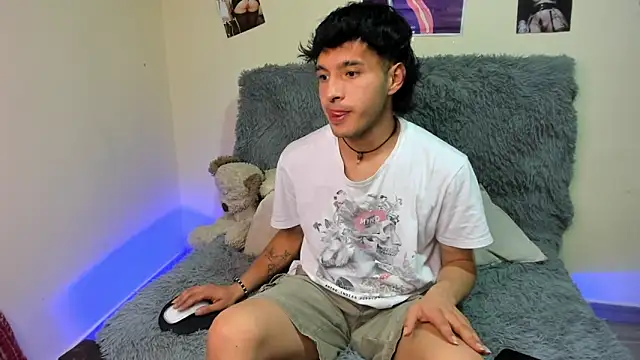 Snapshot of _viollette_ chatting on 10-17-25, 10:55  viollette  online show from 10-17-25, 10:55