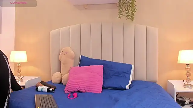 Rachel Donnelly online show from 11-13-25, 04:16