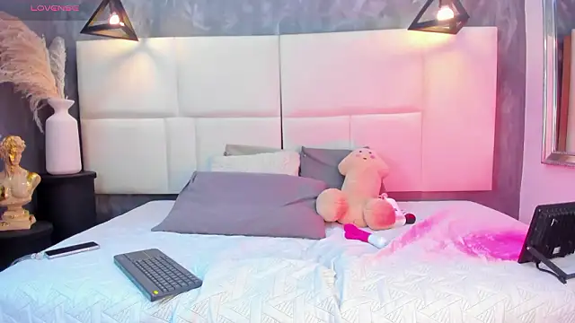 Snapshot of Rachel_Donnelly chatting on 02-14-26, 10:21 Rachel Donnelly online show from 02-14-26, 10:21