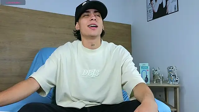 Stiven Benet  online show from 10-23-25, 12:48