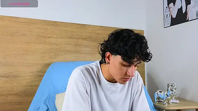 Stiven Benet  online show from 11-04-25, 01:37