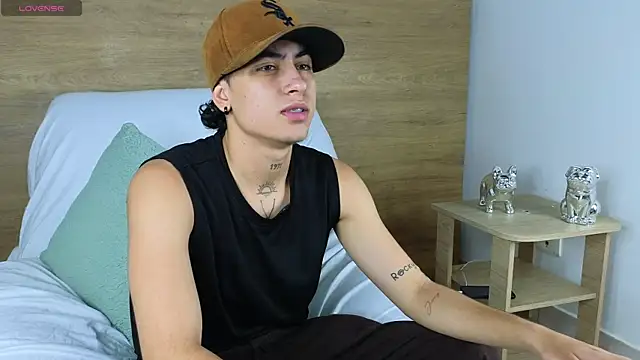 Stiven Benet  online show from 10-26-25, 05:13