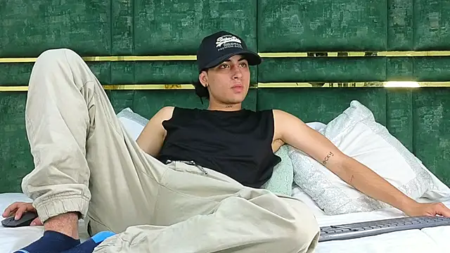 Stiven Benet  online show from 10-28-25, 08:08