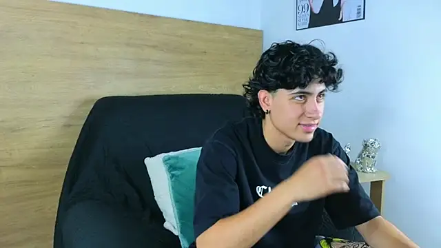 Stiven Benet  online show from 11-06-25, 03:27