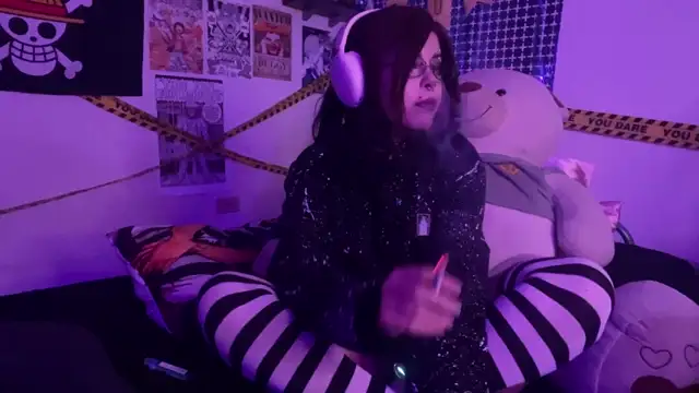PixelKitty  online show from 06-07-26, 02:06