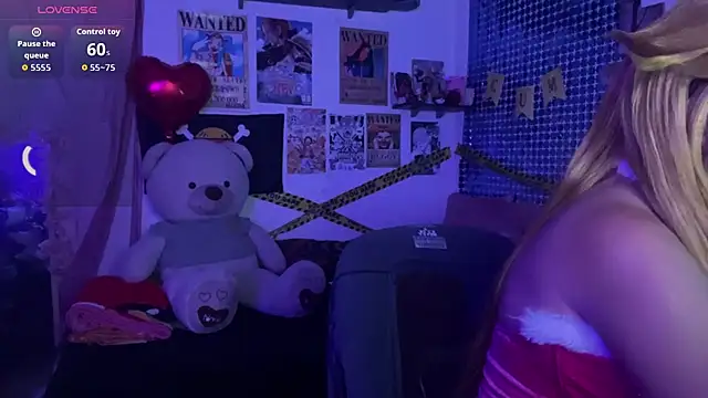 PixelKitty  online show from 04-03-26, 11:33