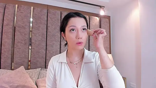 BarbieMonet online show from 12-18-25, 08:23