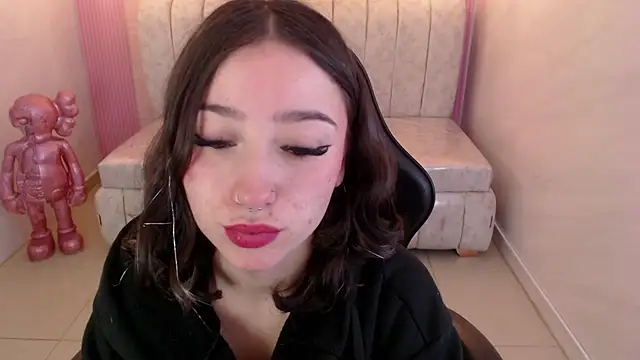 Snapshot of venuss09_s chatting on 02-10-26, 01:43 venuss09 s online show from 02-10-26, 01:43